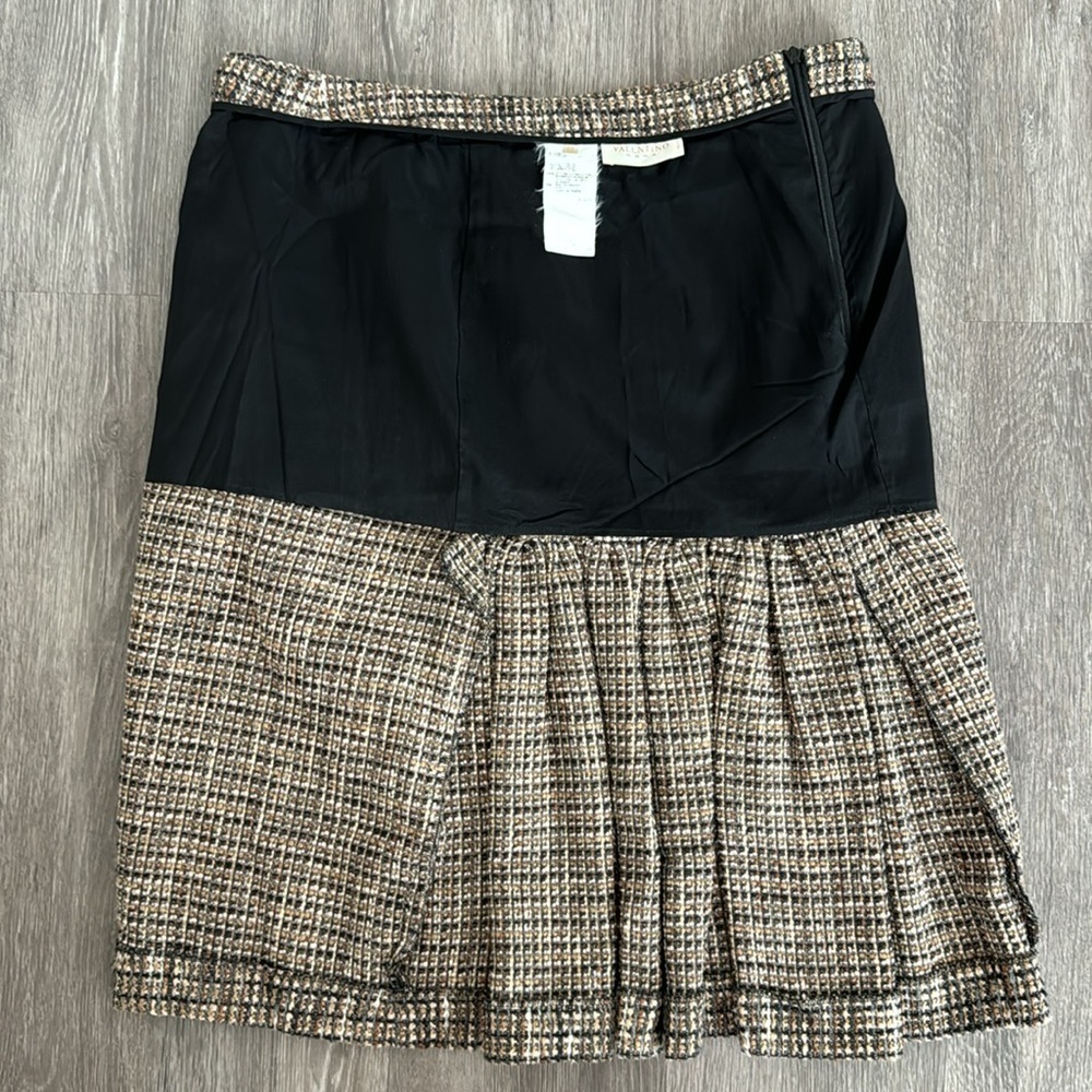 Valentino Brown Tweed Skirt with Back Ruffle - Picture 10 of 13